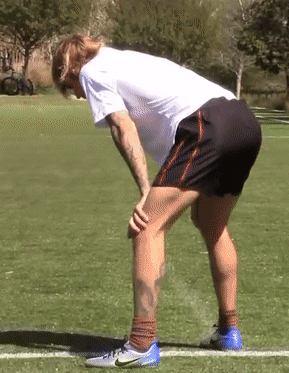 bromancebooty: Justin Bieber’s booty looks good in soccer shorts