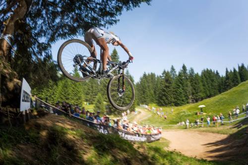 womenscycling: Jolanda Neff makes XCo MTB look so much fun - via UCI MTB World Cup facebookMore UCI 