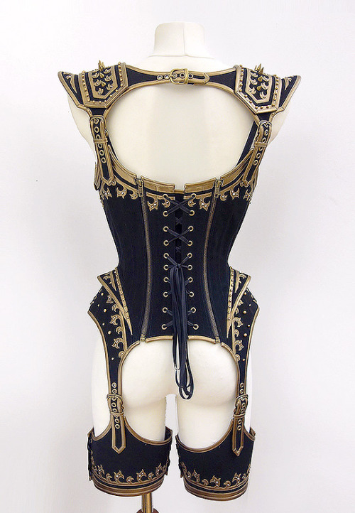 jemjemandthefunkybunch: evermore-fashion: Royal Black ‘The Guardian’ & ‘Dark Knight’ Custom Couture Corset   I need this.  