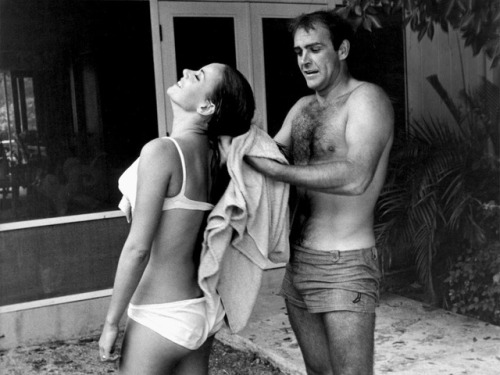 Claudine Auger, Sean Connery / during production of Terence Young’s Thunderball (1965)