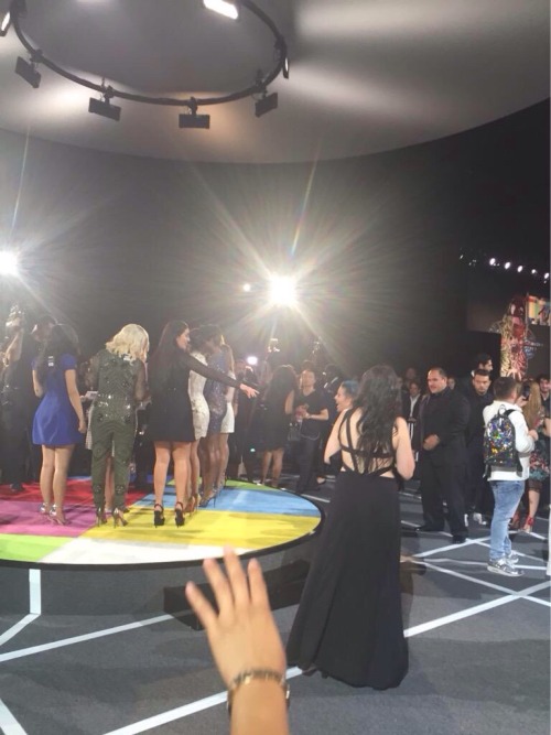 youngsgod: HALSEY GRABBED LAURENS ASS BYE