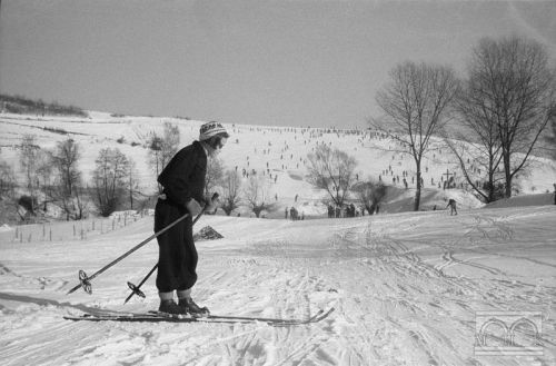 lamus-dworski:  Kraków, Poland photographed between 1945-1949 by Henryk Hermanowicz. Images via Muzeum Historyczne Miasta Krakowa. 