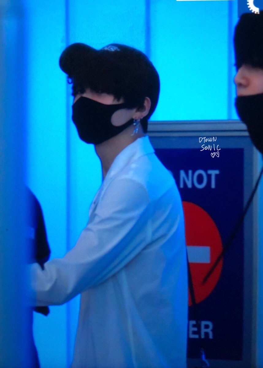 Min Yoongi in LAX airport - Bangtan Euphoria