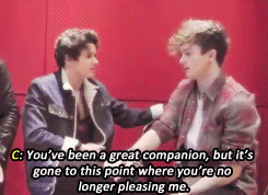 worshipthevamps:   Bronnor breaking up  I have decided to make this because it’s