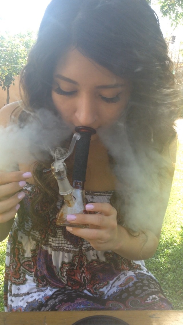 dabbydabs:   mandyposey hitting the psylent mini tube. 