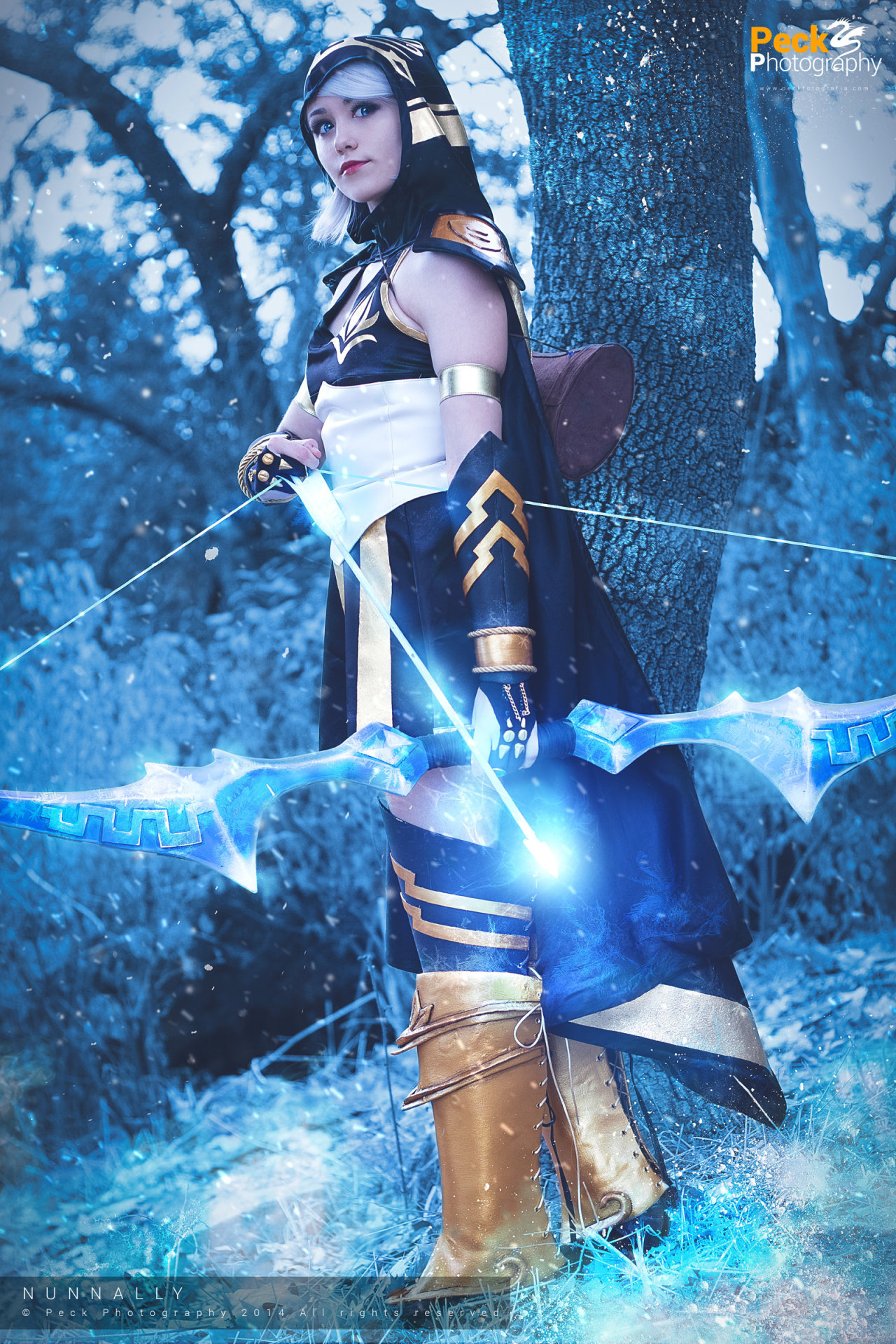 league-of-legends-sexy-girls:  Ashe Cosplay 