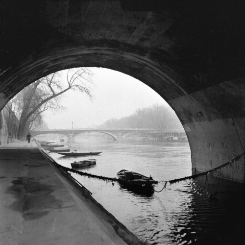 luzfosca:Adolfo KaminskyTunnel sur la Seine, Paris, 1953