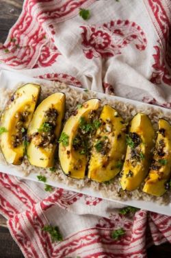 Comfortspringstation:  Honey-Jalapeño Roasted Acorn Squash   Author: Erin Alderson