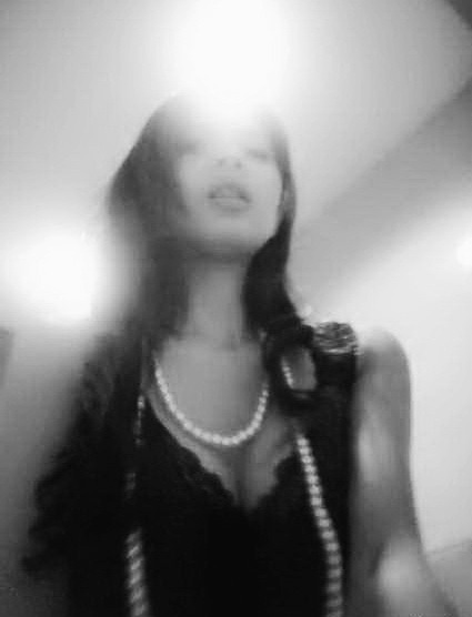nymphomaniac-vol-iii:simply-black-and-white:     Thanks cutiesexie for submitting