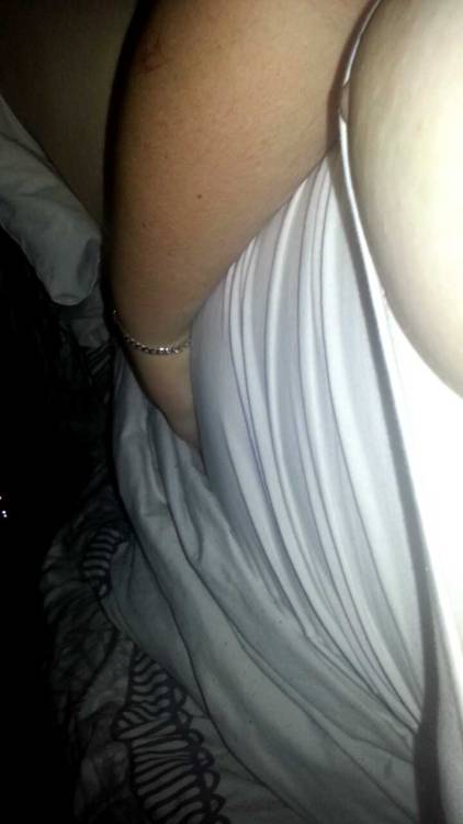chubbyaussie:  Rubbing my pussy ;)