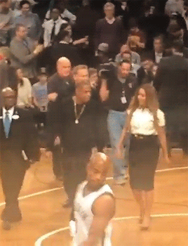 life-of-beyonce:   Bey does her Crazy In Love walk, whilst on her way with Jay to meet The Duke and Duchess of Cambridge. (9.12.2014) 