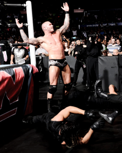 Bulging Orton pose