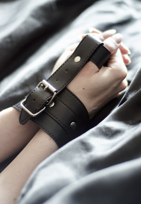dominant-edge:   My bdsmlr page -  D-Edge   