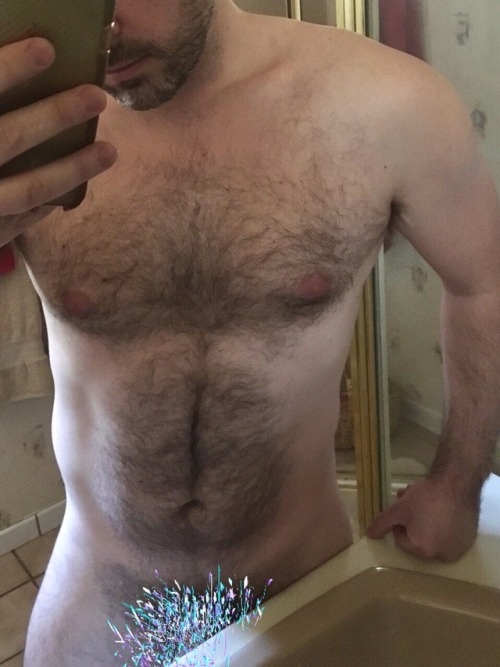littlesoulking:  littlesoulking:  🐻  Day 3 of being stuck in bed alone with a busted knee so I’m going to gratuitously reblog myself for attention. Enjoy! 