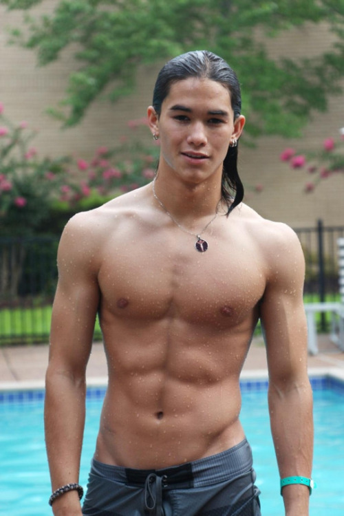 yourrrniggasdick:  sleepingthottie:  yourrrniggasdick:  Booboo Stewart USED to look good.  Was he in X men ?  Twilight. Idk about x men  Yeah, in the new ones he was