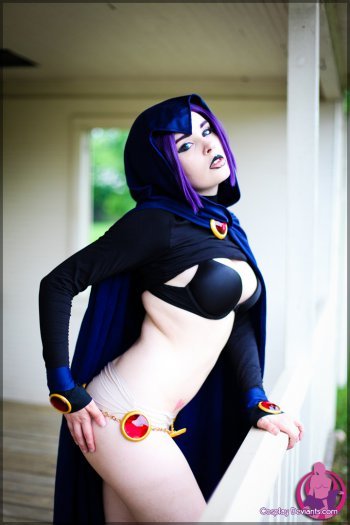 nude-superheroines:  Raven cosplayer strip