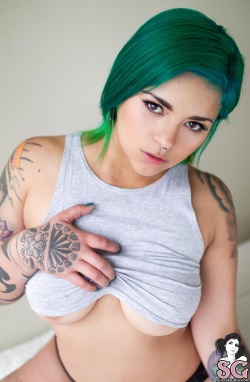 allthegirls-i-like:Fe - Green Poison