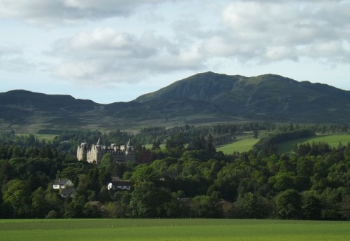on-misty-mountains:Driving North through the Highlands