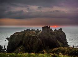 abandonedandurbex:  Sunrise on a rainy October morning at Dunnottar Castle in Stonehaven, Scotland ig:@joeflask  [5040x3722] Source: http://imgur.com/LDNV3J7 