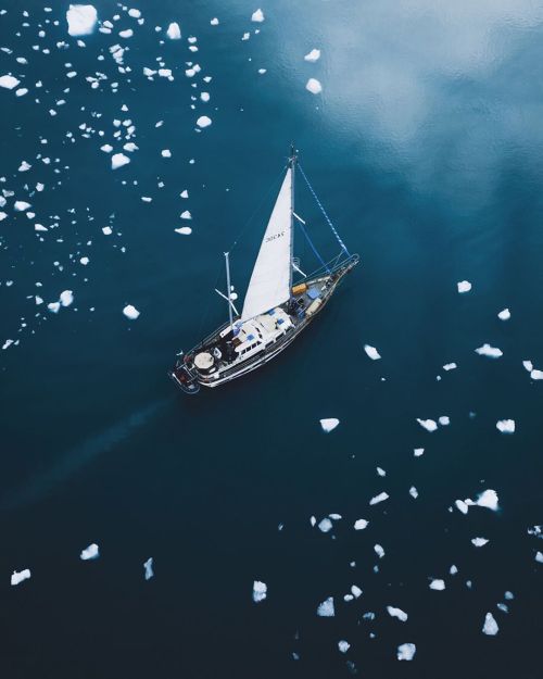 utwo:Artic ocean Sailing by:© l. thomas 