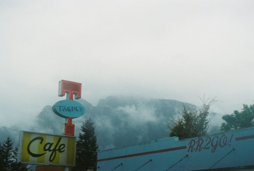 girlfig: twin peaks in early may