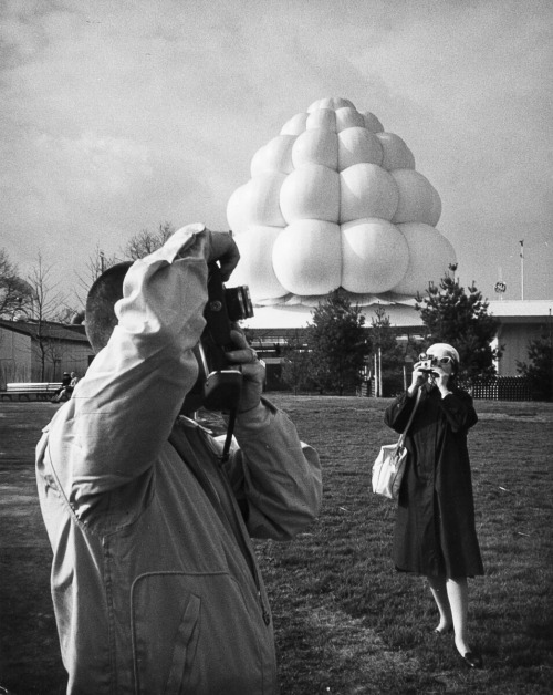 nevver:  The Day the Earth Stood Still, Ruth Orkin