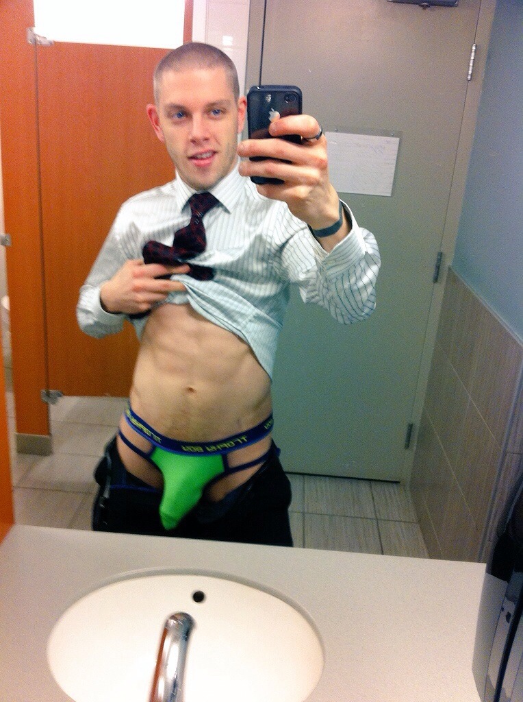 undiejockns:  At work. I wish I had a mouth to use