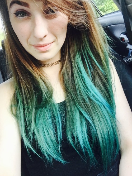 lost-lil-kitty:  juicy–kitty:  In a good mood today 💚✌🏼️