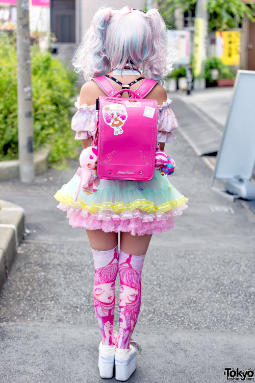 Pink and pastel fashion worn by Pinkurumomota at the recent Harajuku Decora Meetup in Tokyo.