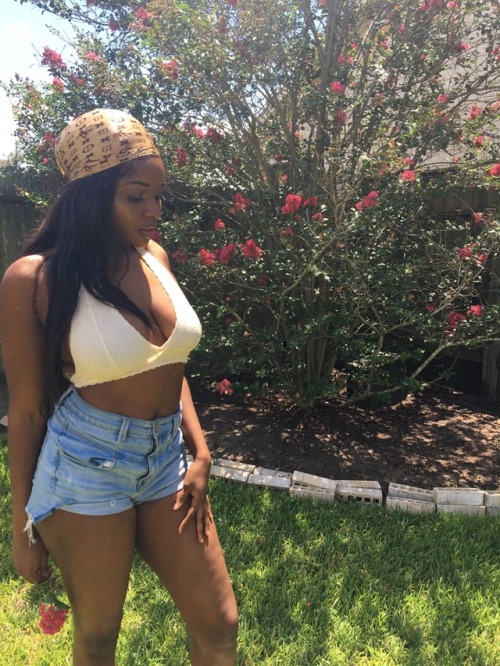 mimilovee:Honey✨( I’m new to tumblr…I’m 21, Nigerian and I’m all about putting out good vibes and go