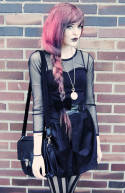 solcapece:  Pastel goth girl.