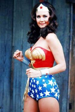 mycatlet:  leeshadow:  I always repost the lovely Lynda Carter!  :)  Another beautiful photo 