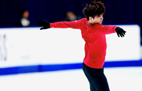 Shoma Uno in practice at 2018 Japanese Nationals, 12/20 (x)