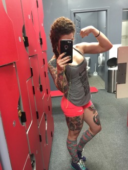 miss-mouth:  First leg day since I hurt myself. I’m shrinking, and I hate it.