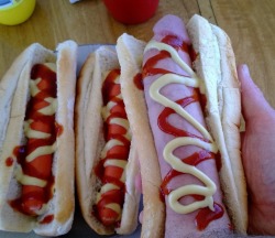 Beeflover:  Fooddicks:  Anyone For Hot Dogs?   Foot Long! Get Your Foot Long Right