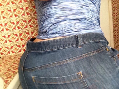 nalgaemoji:  trufflebootybuttercream:  nalgaemoji: every pair of jeans i’ve ever owned does this gap thing  I hate you  U know u luh me
