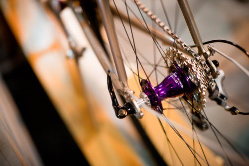 titsandtires:  (via 2013 NAHBS: Cielo and Chris King - PROLLY IS NOT PROBABLY)