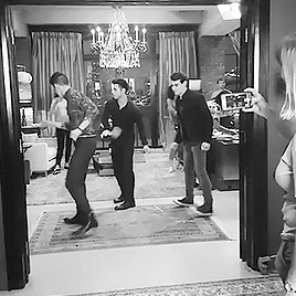 fandomonio:There is no fued a little dance can not solve 