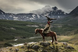 4redbelts:  wetravelandblog:  The Eagle Hunter by LisaVaz - Lets take a trip up to the sky http://ift.tt/15gf9xn  4rb 