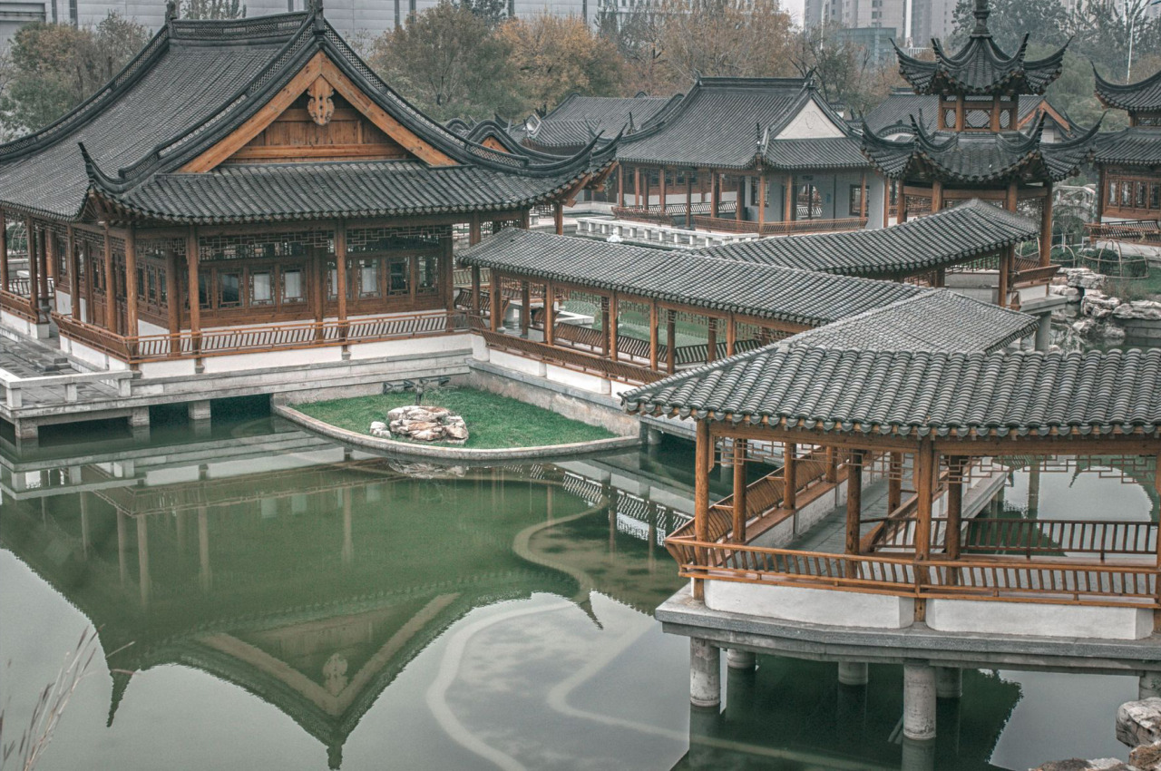 fuckyeahchinesegarden:traditional chinese mansion by Mike.  tianjin, china