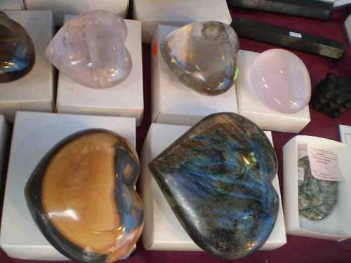Products made of polished minerals and stones offered for sale during Lwóweckie Lato Agatowe (Lwowek
