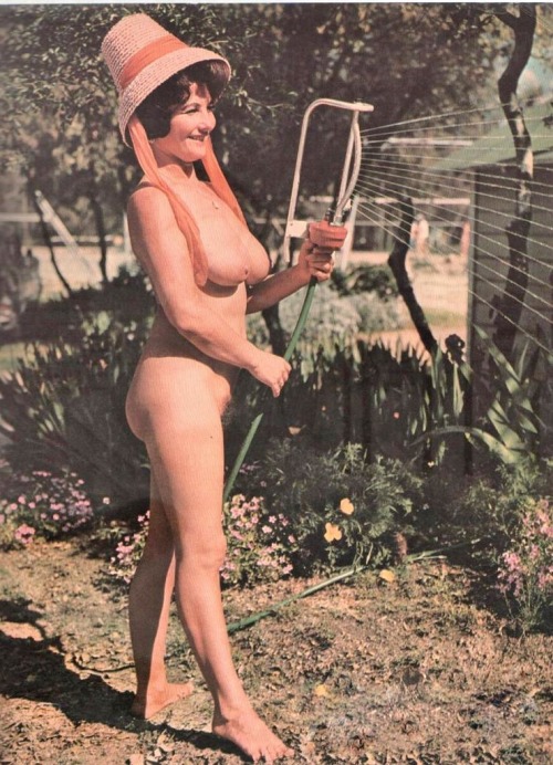 nudiarist:  Dee Matteson, popular 1960’s nudist 