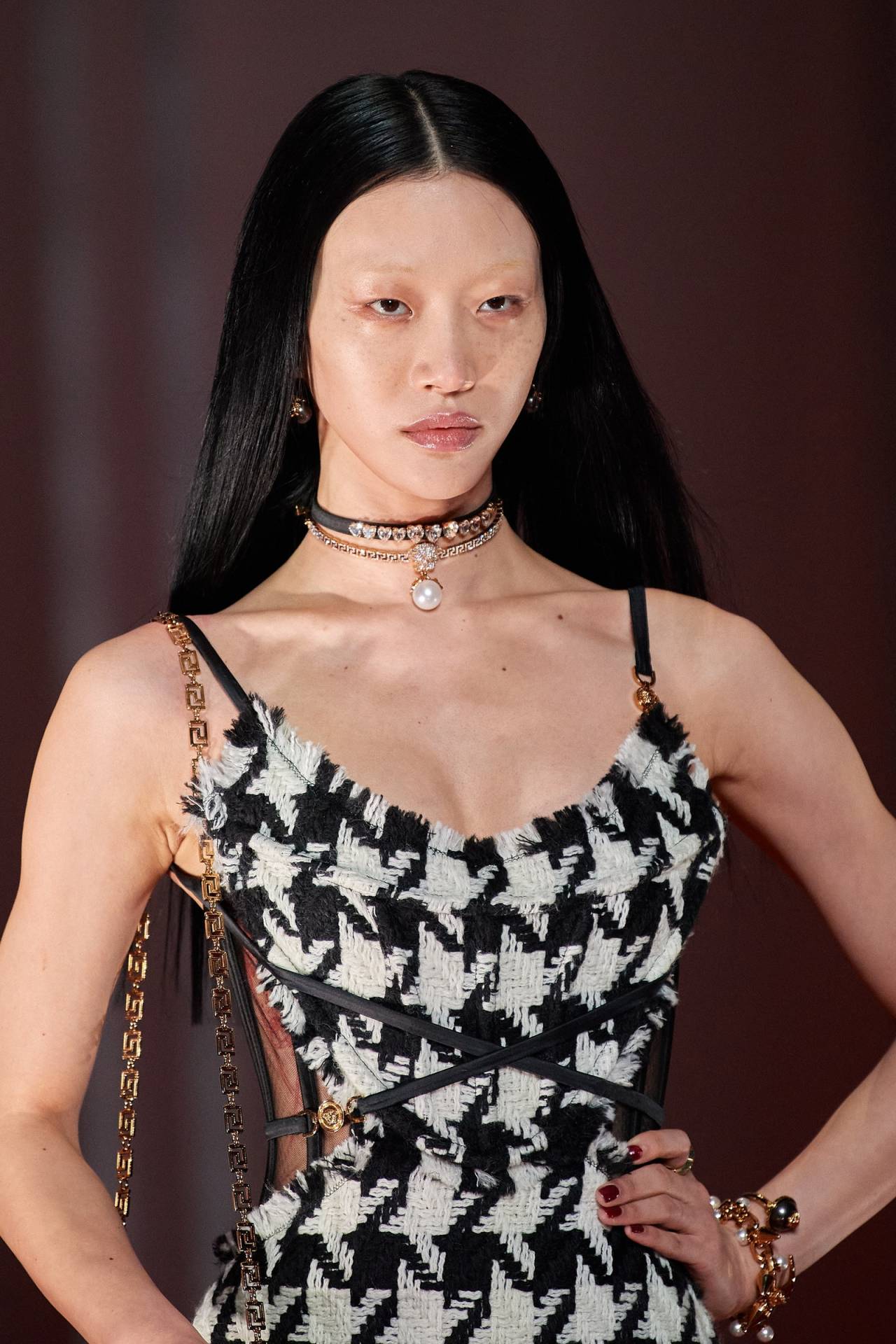 MODELY WAY — Sora Choi for Versace FW22 ready-to-wear