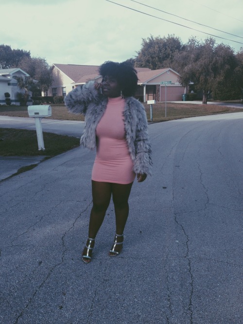atasteoflee:  I was tagged by @100guns100clips In the selfies of 2015 post & I tag you beautiful ppl @silkktheshocka  @kngshxt @trufflebootybuttercream @bustyspice @khadds @marfmellow @norisblackbook & whoever else wants me to see their face 😌😬💕