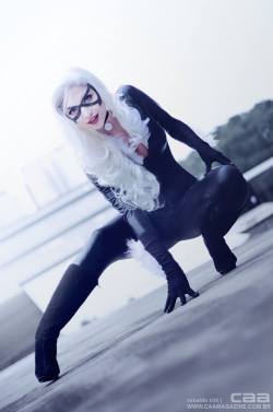 cosplayandgeekstuff:    Cami Cosplayer (Brazil) as Black Cat.Photos by:    CAA Cosplay Magazine/Ronaldo Ichi