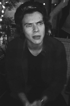 harlds:  fan: she’ll shit her pantsharry: why do you want her to shit her pants?!