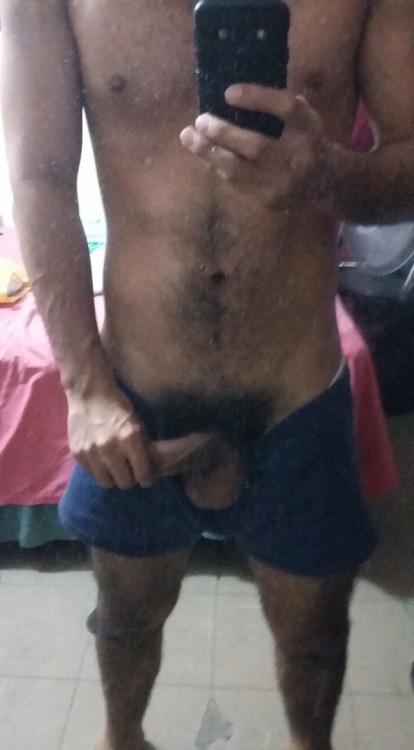 fotosgaysincensura:  Hetero peludo 😍  Qué selva tiene me encanta 🙈  Rebloguea para más 