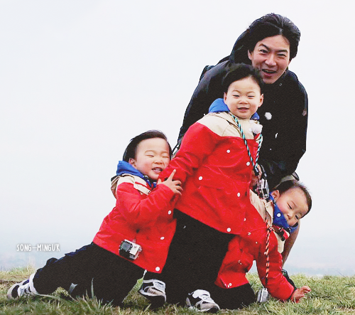 song-minguk: [Ep. 77] – Its hard to take a family photo T__T