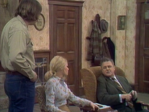 All in the Family (TV Series) ’Gloria the Victim,’ S3/E23 (1973), Gloria is a victim of 