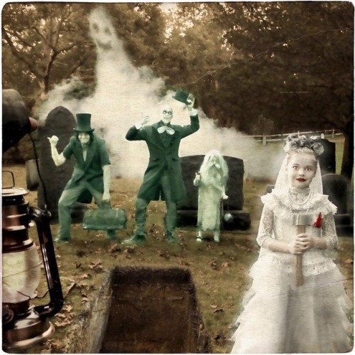 batmanisagatewaydrug: neilerburtkapath: Burtka-Harris Family Halloweens (2011-2018) I really appreci